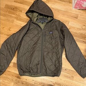 Patagonia Men's Dark Green Hooded Puffer Jacket Large